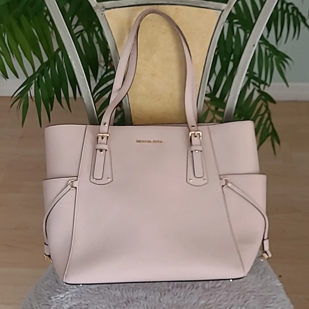 Michael Kors Voyager Tote Bag ❤️